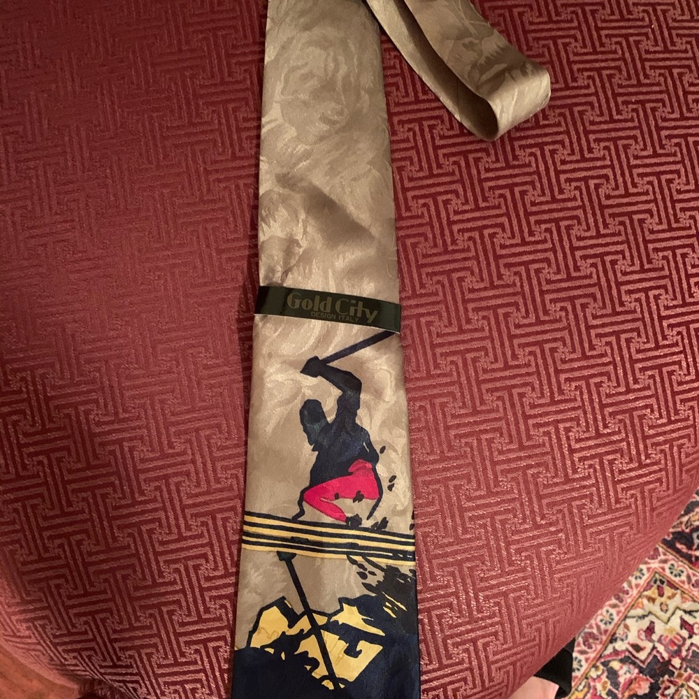 Very good brandhNd made  ties from Italy .